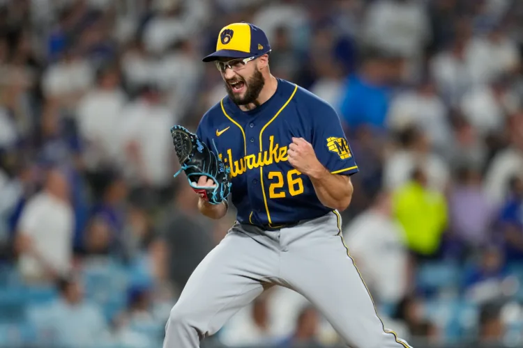 Bullpen 'brotherhood' helps Brewers thrive